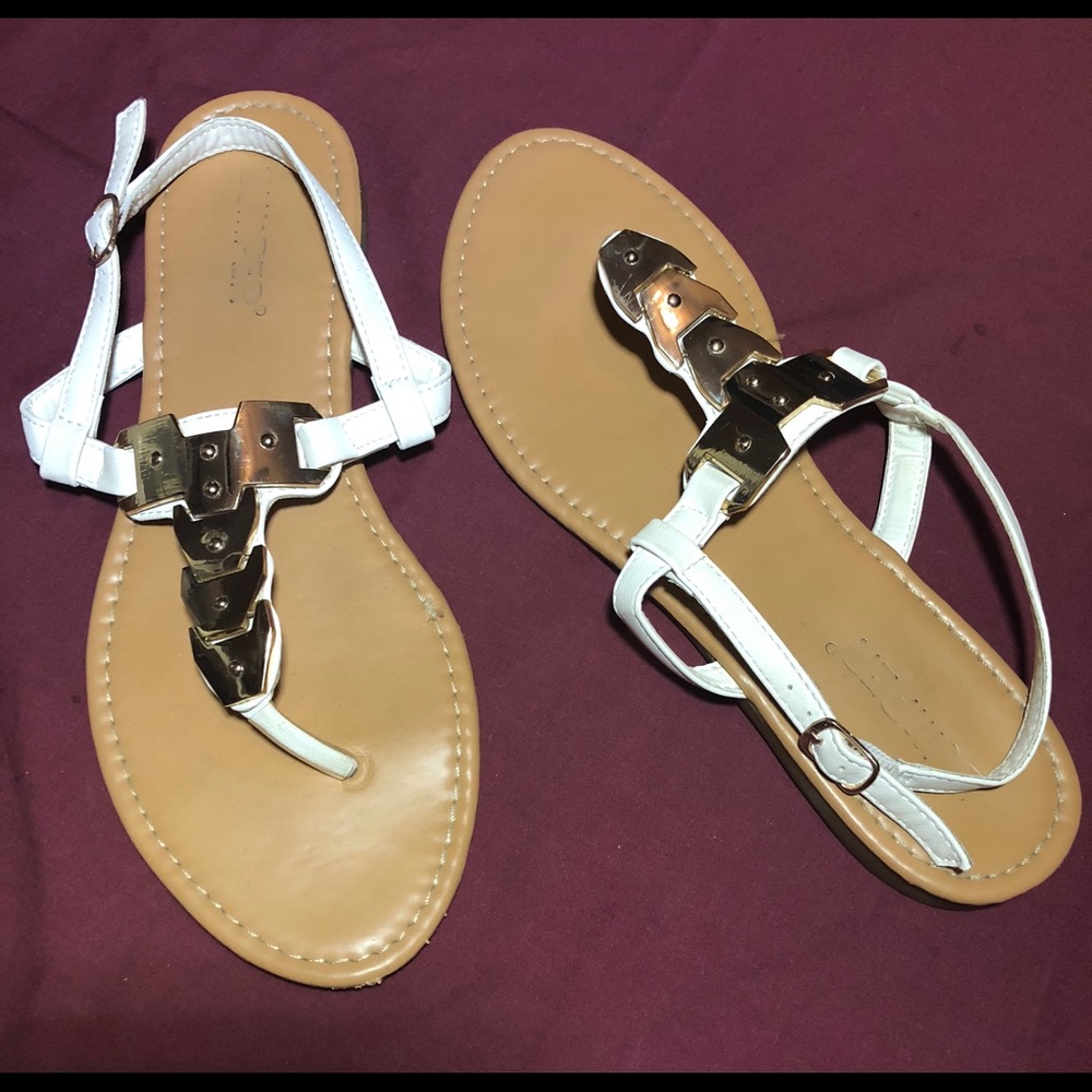 Ladies Size 8, White Sandal w/ Gold Embellishment